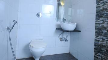 Camera | Bagno | Doccia, set di cortesia gratuito, pantofole, asciugamani