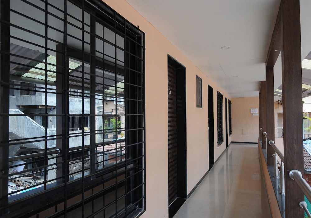 Hotel Vyankatesh & Pure Veg Restaurant image