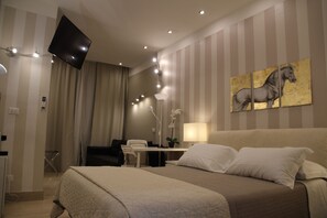 Comfort Room | Minibar, in-room safe, desk, blackout curtains - B&B Pescara Centro Luxury Suite (Pescara)
