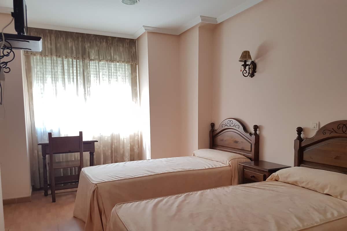 Twin Room | Desk, soundproofing, free WiFi, bed sheets