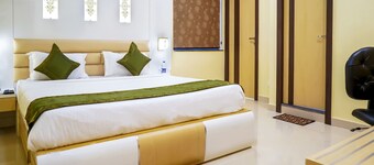 Treebo Oasis, Laxmisagar