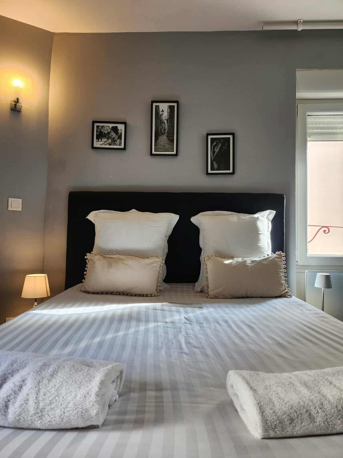 Kahden hengen deluxe-huone, kylpyhuone makuuhuoneen yhteydessä, kaupunkinäköala | Ylelliset vuodevaatteet, vuodevaatteet