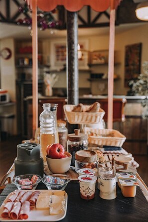 A breakfast buffet with various food items and condiments. - Ariane Hôtel (Vichy)