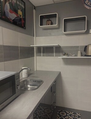 Comfort Single Room, Ensuite | Private kitchen