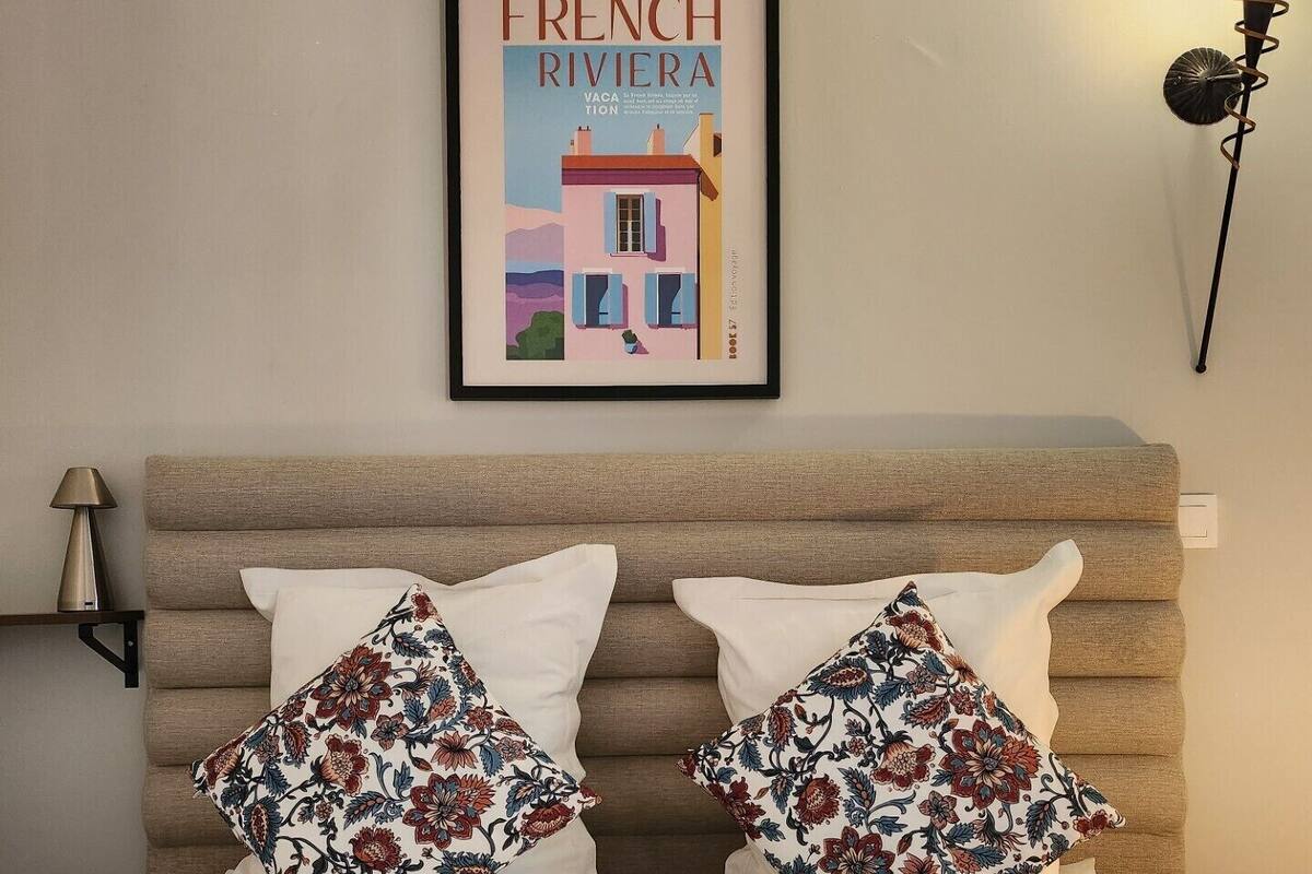 Twin Room, Private Bathroom | Premium bedding, individually decorated, individually furnished, desk