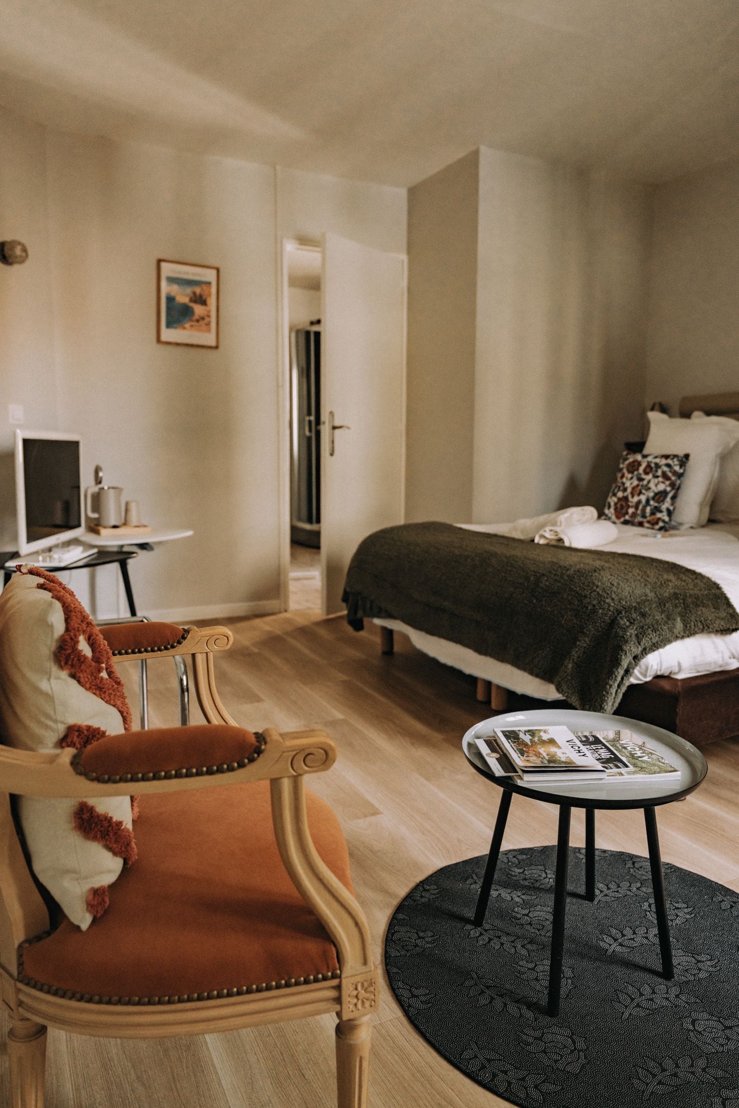 Habitación con 2 camas individuales, baño privado | Ropa de cama