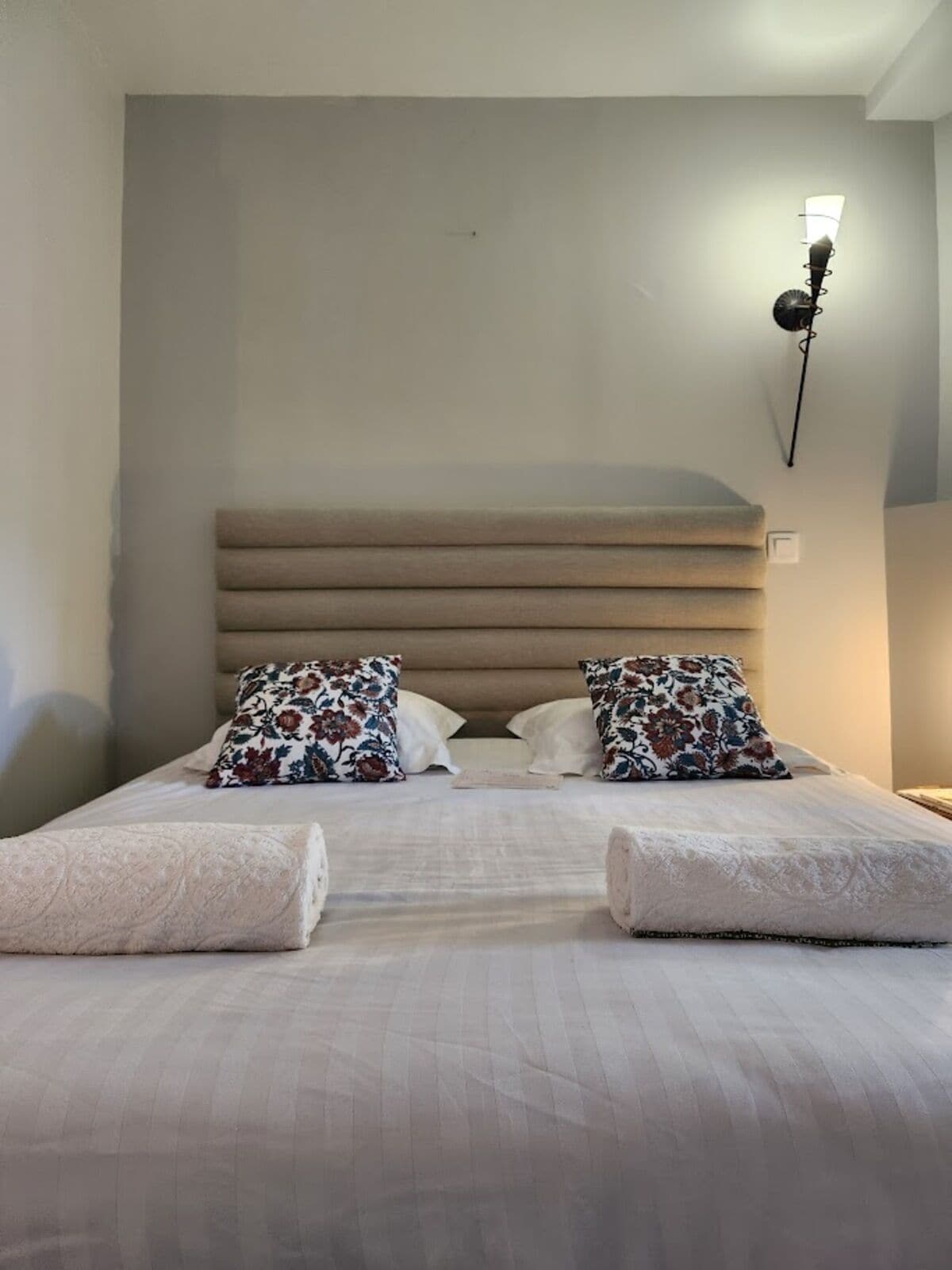 Kahden hengen comfort-huone, oma kylpyhuone | Ylelliset vuodevaatteet, vuodevaatteet