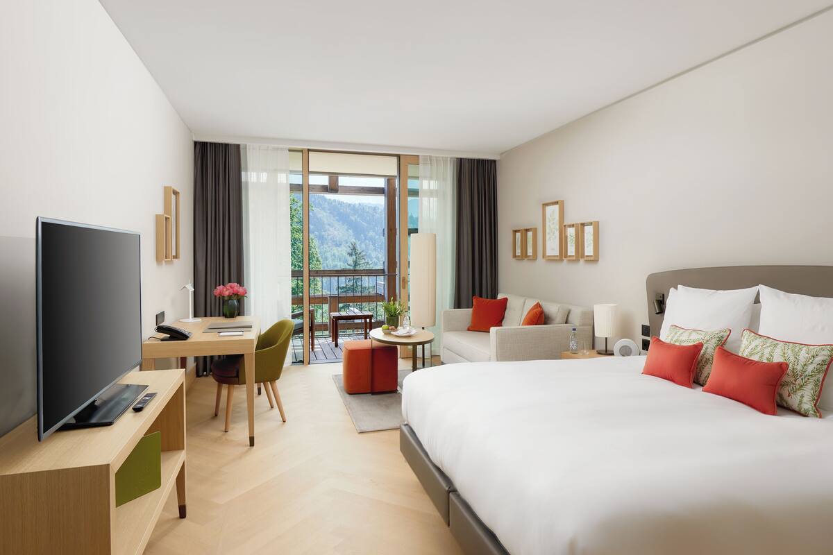 Premium bedding, free minibar, in-room safe, desk