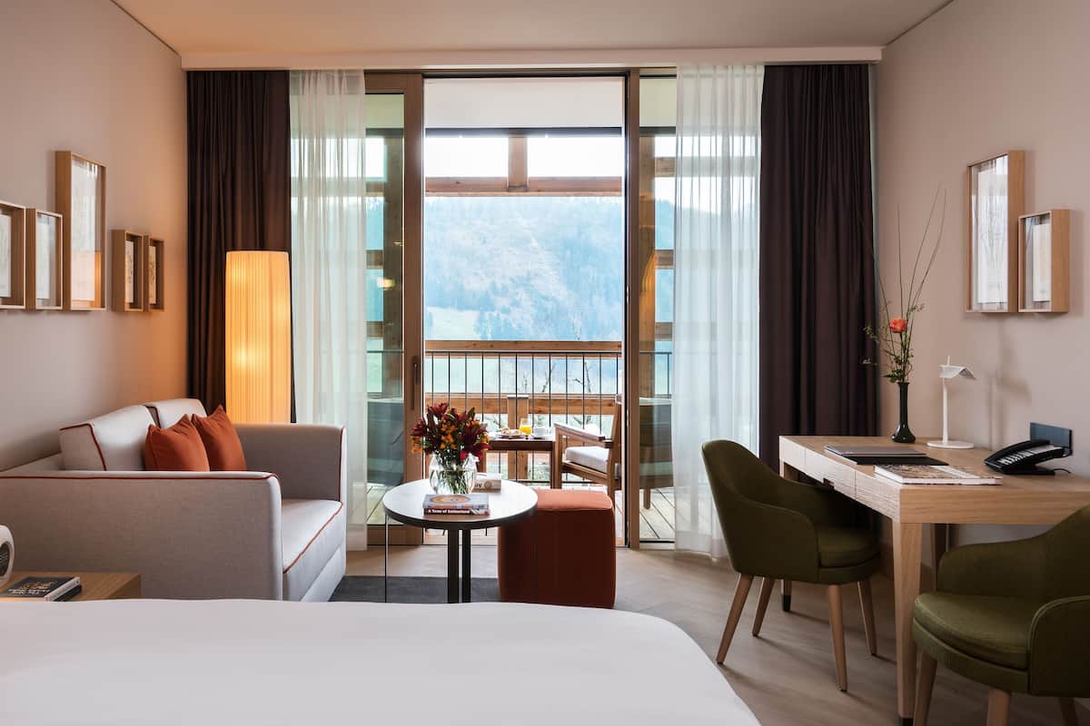 1 bedroom, premium bedding, free minibar, in-room safe