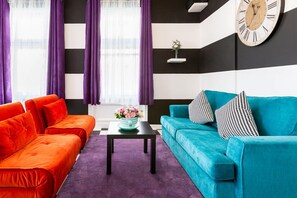 Appartement, salle de bains privée (Mad Hatter's Tea Room) | Bar lounge