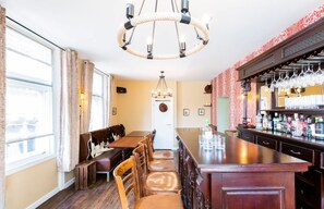 Bar (in der Unterkunft)