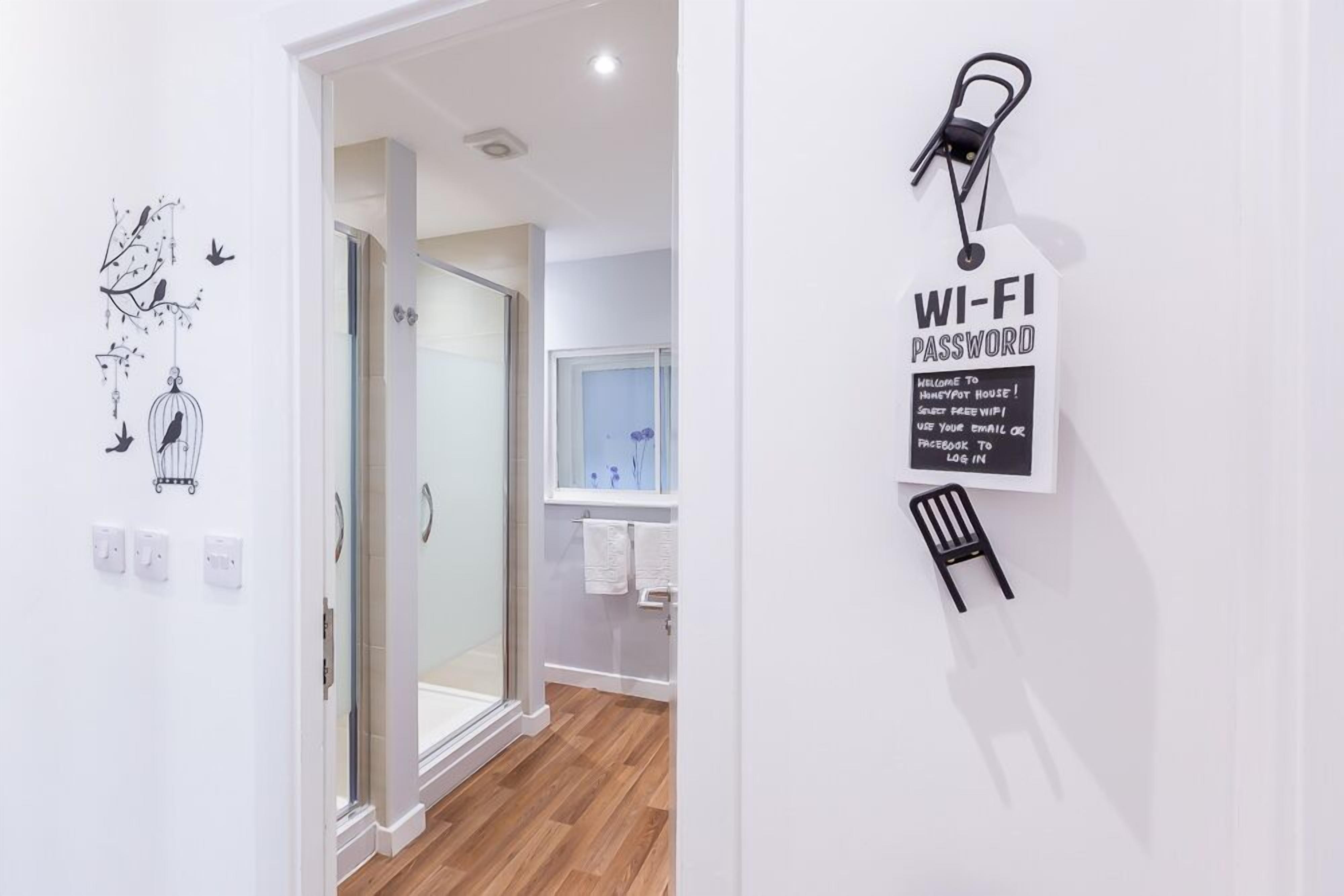 Leilighet, privat bad (Mad Hatter's Tea Room) | Lobby