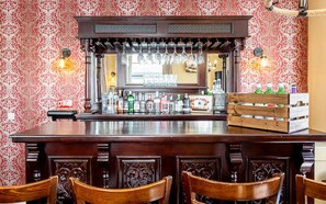 Căn hộ Tiêu chuẩn, phòng tắm riêng (The Toon Saloon) | Bar (trong khuôn viên)