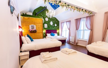 Deluxe Apartment, Private Bathroom (Through the Looking Glass) | 1 bedroom