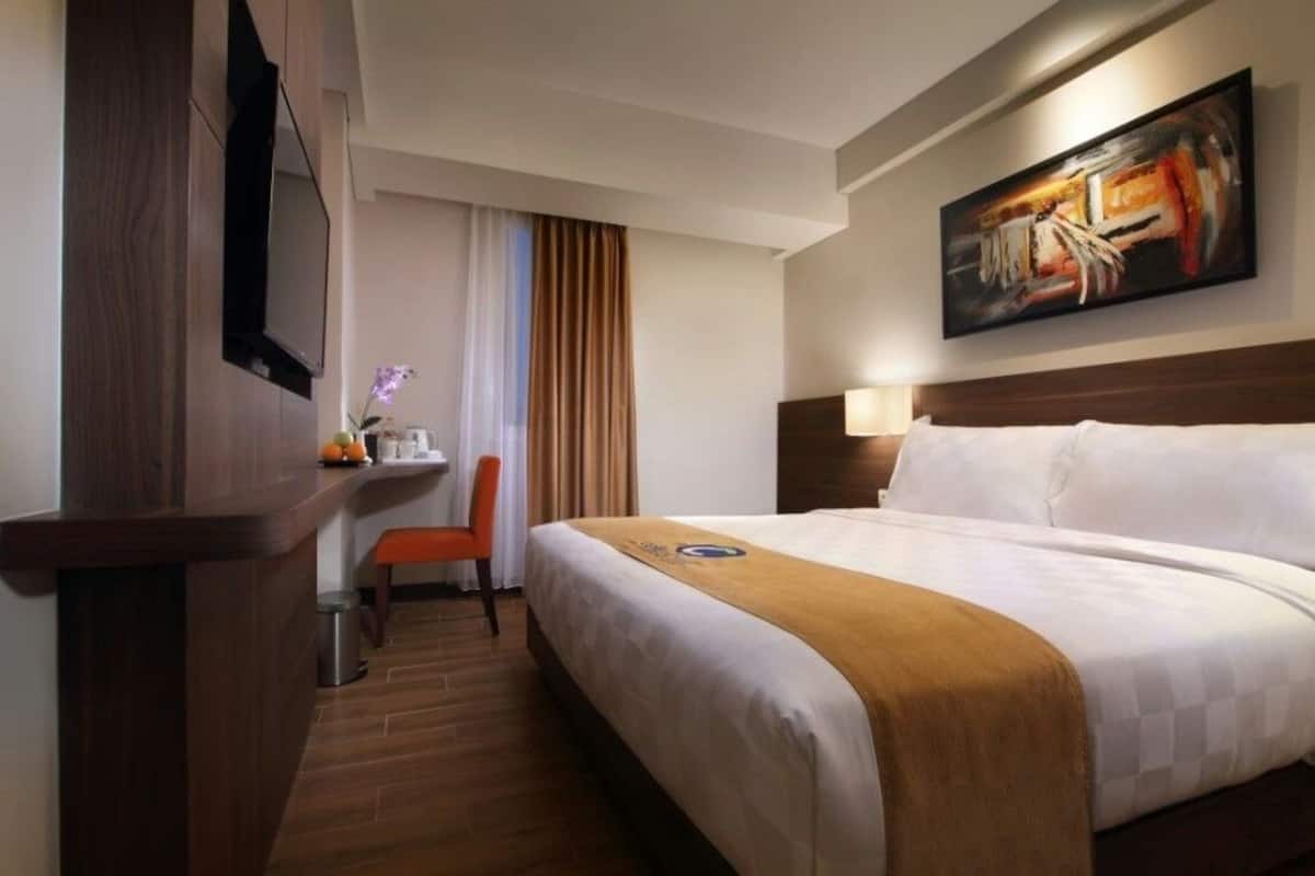 Superior Double Room, 1 Bedroom | Desk, iron/ironing board, rollaway beds, free WiFi