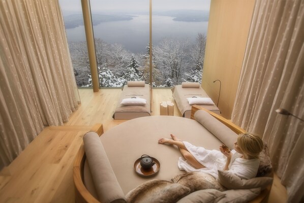 Sauna, hot tub, steam room, Turkish bath/hammam, body treatments
