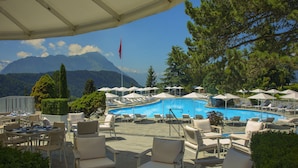 Indoor pool, 2 outdoor pools, pool umbrellas, pool loungers - Bürgenstock Hotels & Resort – Palace Hotel (Ennetbuergen)
