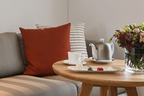 Quarto luxo, vista para o lago (with Spa Access) | Lençóis italianos Frette, roupas de cama premium, edredons de pluma