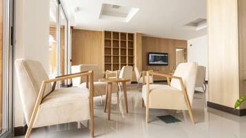 Lobby-lounge