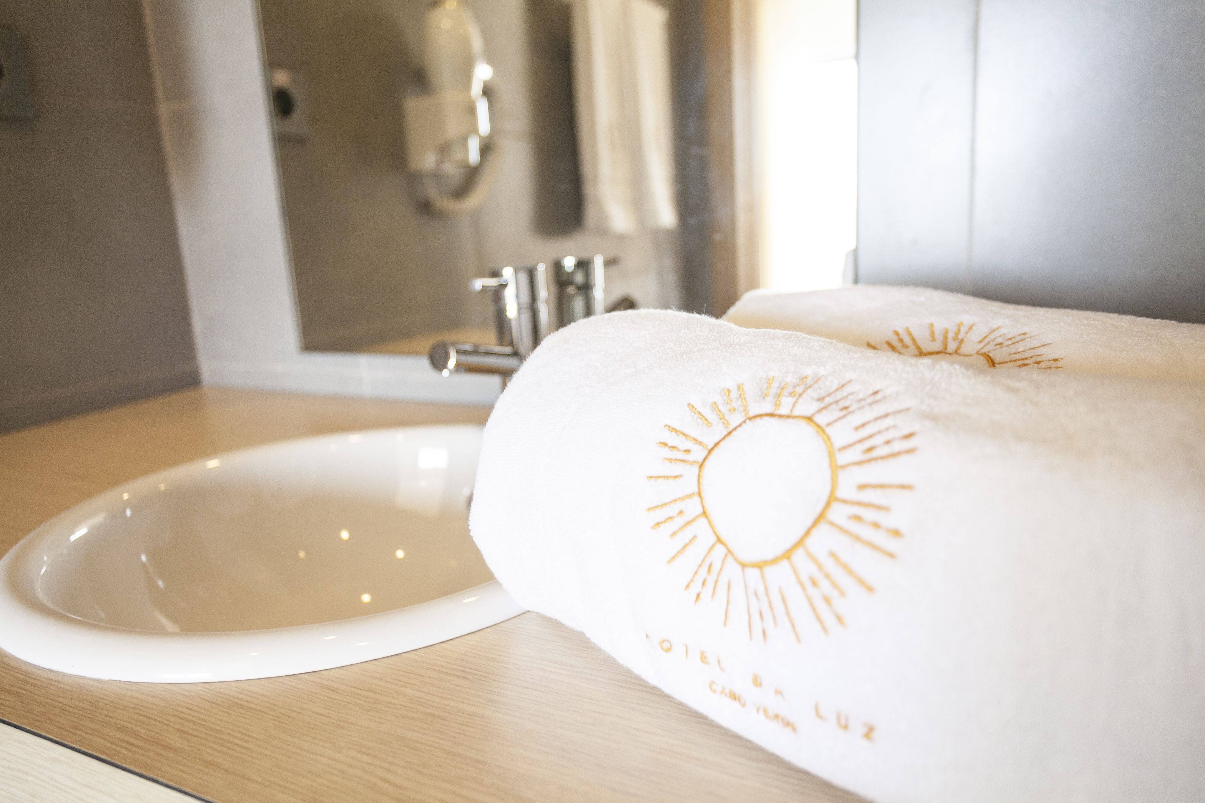 family apartment, 2 bedrooms, kitchenette, city view | bathroom sink