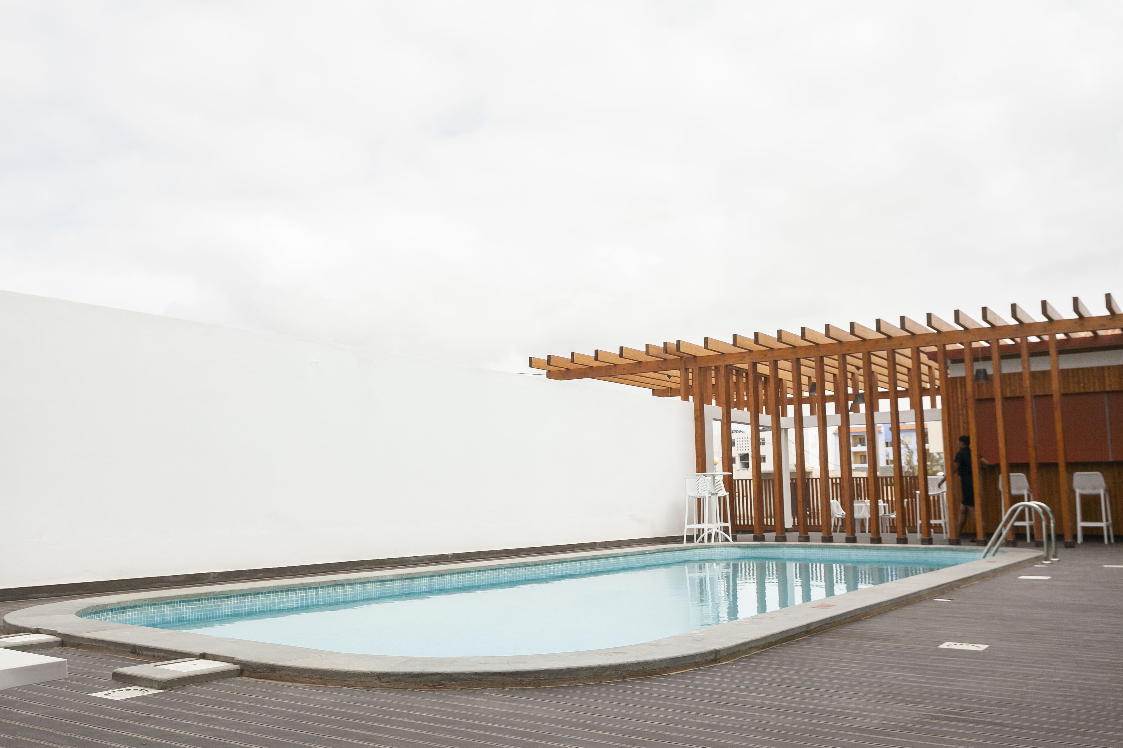 outdoor pool, pool loungers