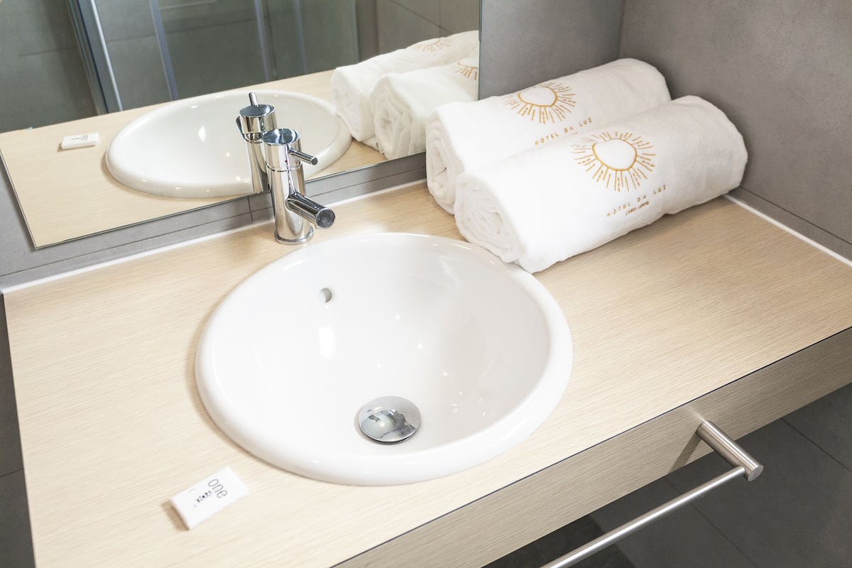 double or twin room, non smoking | bathroom | shower, rainfall showerhead, free toiletries, hair dryer