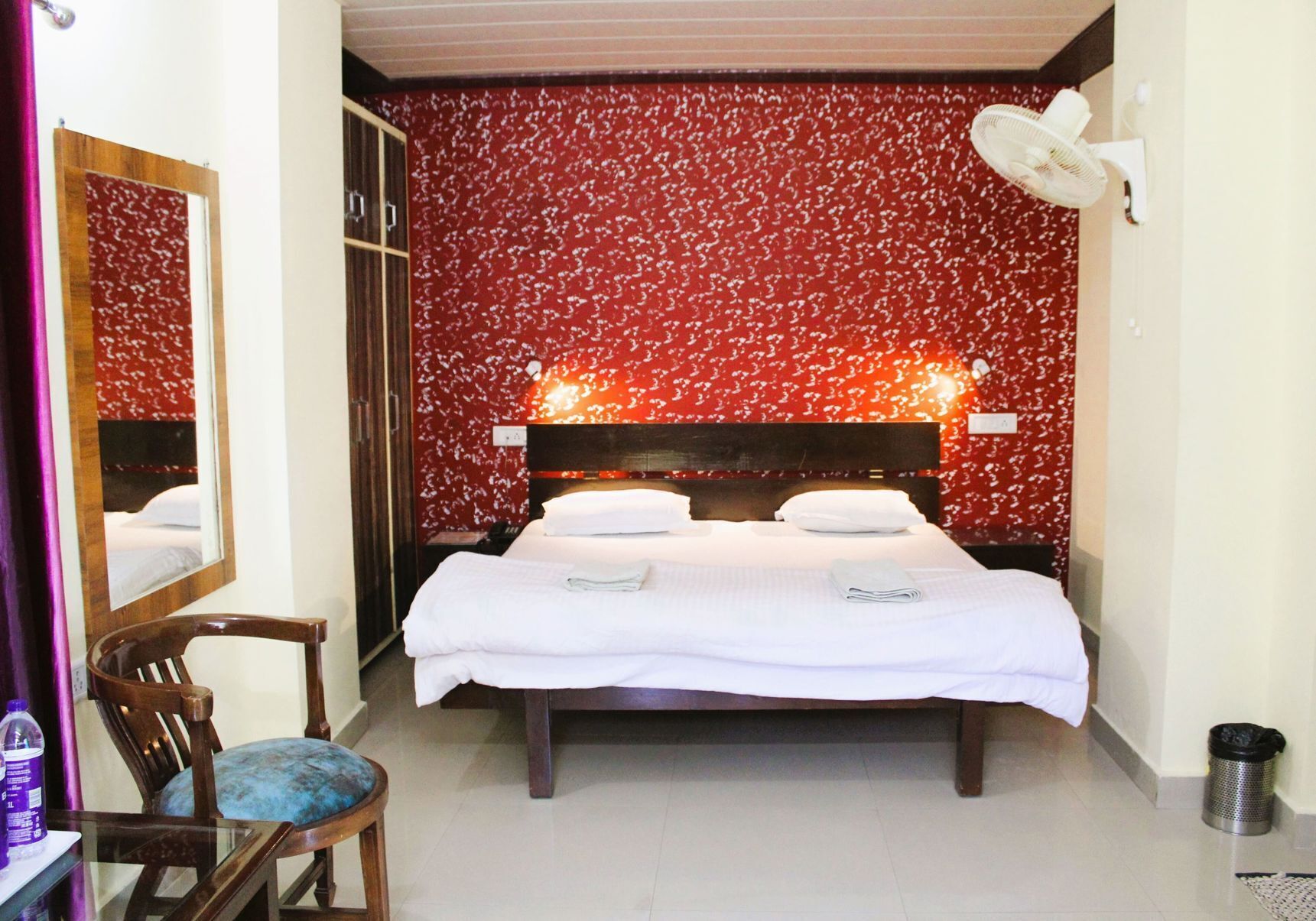 1 habitación, decoración personalizada y muebles diferentes 
