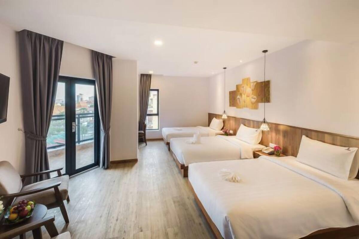 Egyptian cotton sheets, premium bedding, minibar, in-room safe