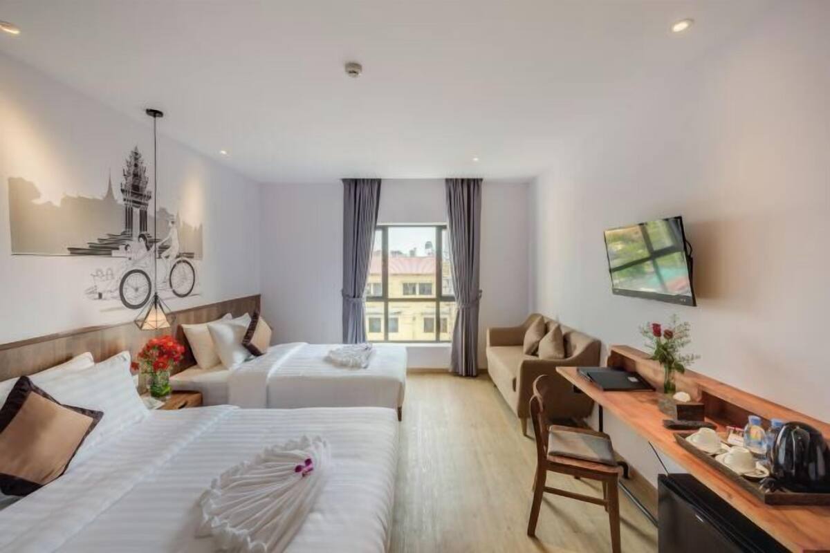 Egyptian cotton sheets, premium bedding, minibar, in-room safe