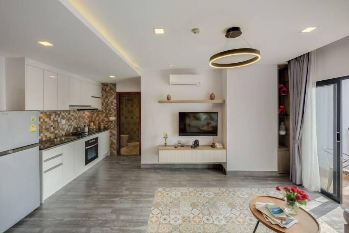 Fridge, coffee/tea maker, electric kettle