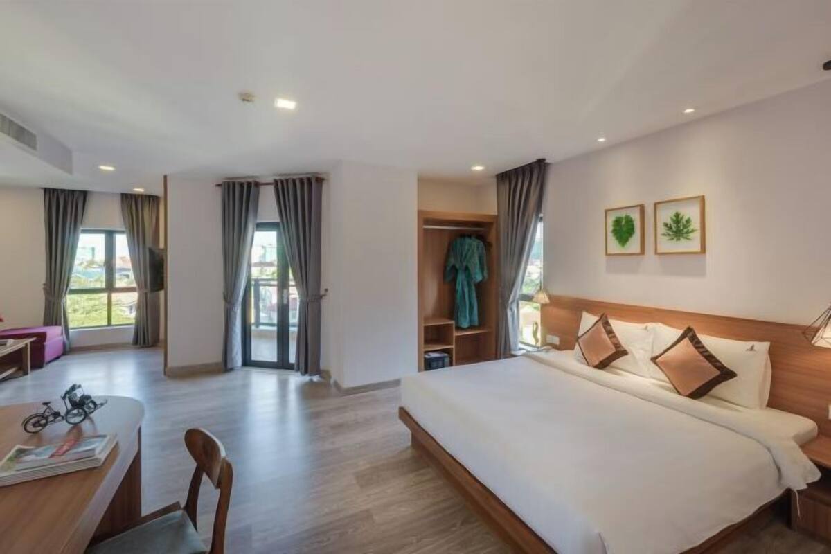 Egyptian cotton sheets, premium bedding, minibar, in-room safe