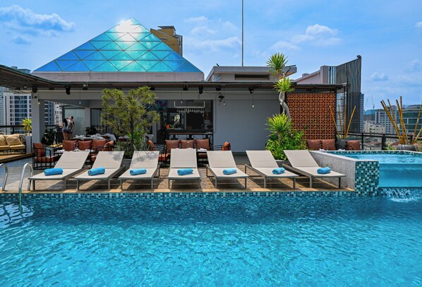 A rooftop pool area with lounge chairs and a bar. - Phnom Penh 51 Hotel & Residences (Phnom Penh)