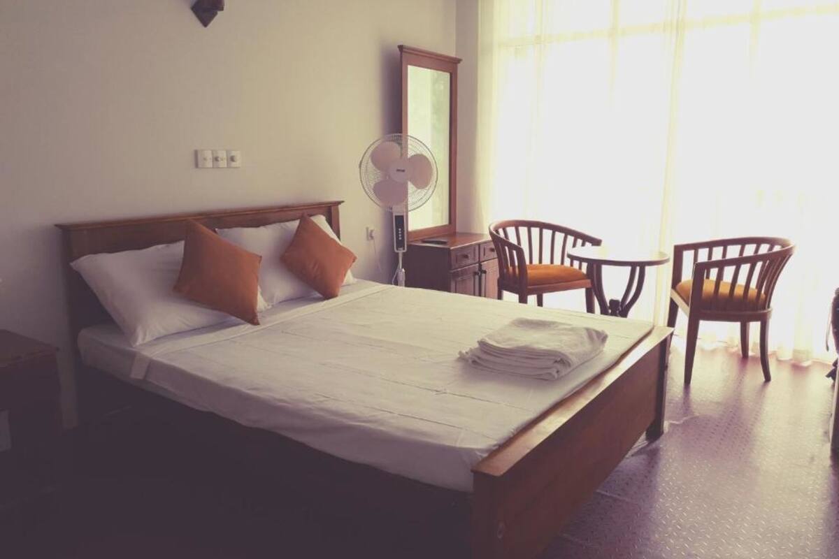 Standard Double Room, 1 Double Bed, Non Smoking | Desk, laptop workspace, soundproofing, WiFi (free)