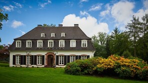 المنشأة من الخارج