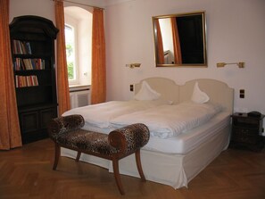 1 غرفة نوم وبديكورات فريدة لكل غرفة وطراز فريد لكل وحدة ومكتب