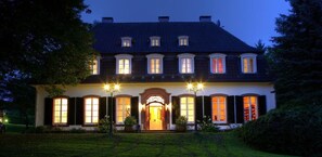 Front of property - evening/night - Villa Silva (Uslar)