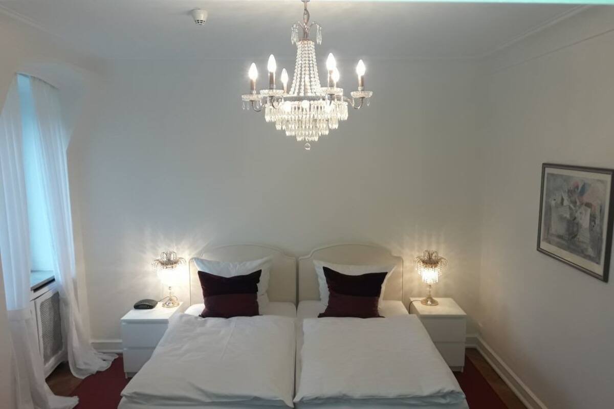 Classic Room, Non Smoking | 1 bedroom, individually decorated, individually furnished, desk