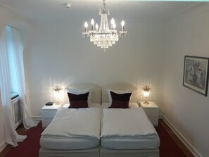 Classic Room, Non Smoking | 1 bedroom, individually decorated, individually furnished, desk - Villa Silva (Uslar)