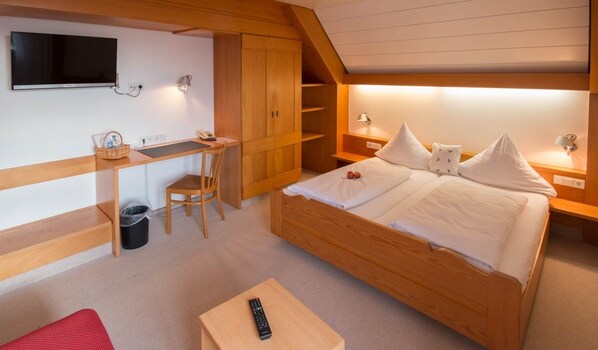 Desk, cribs/infant beds, free WiFi, bed sheets - Landgasthof Hirschen (Albbruck)