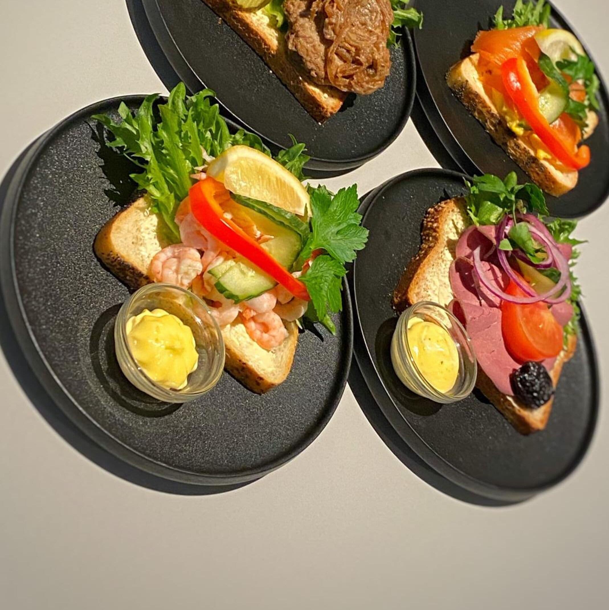 lunch and dinner served