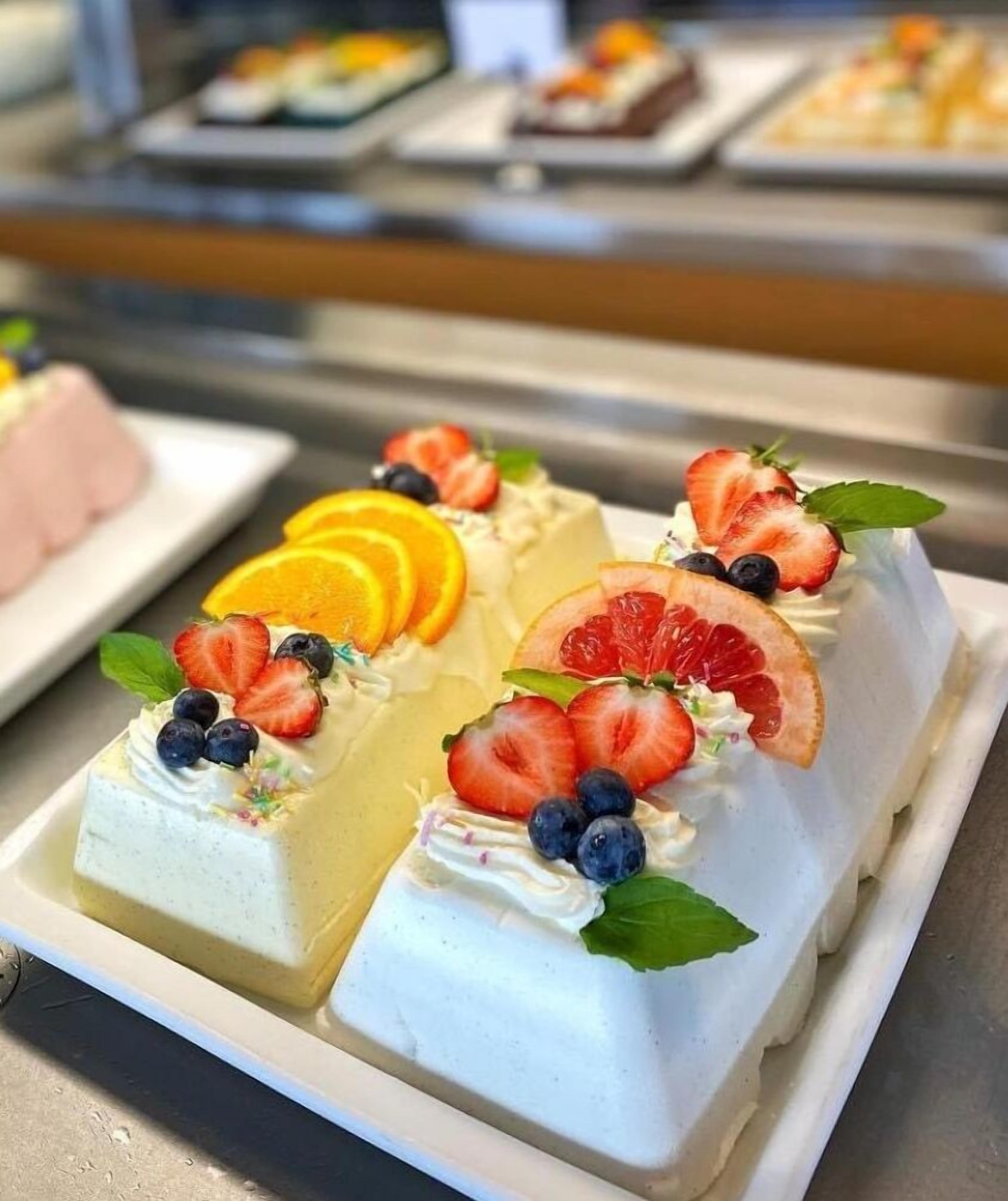 lunch and dinner served