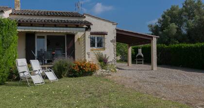 2 bedroom semi-detached house in Urb. Torre Gran, L'Estartit. Garden and community pool (Ref:H38)