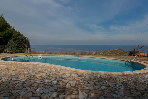3 bedroom apartment in Aiguafreda, Begur. Terrace, panoramic views, pool. (Ref:H23)