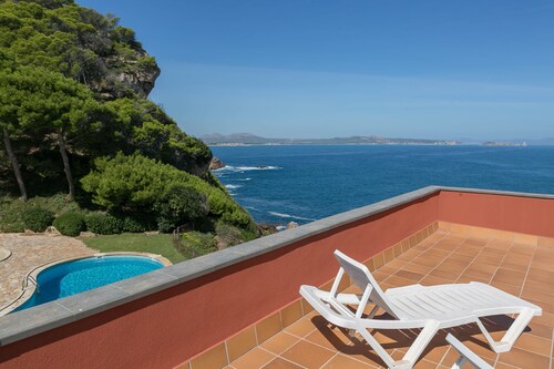 3 bedroom apartment in Aiguafreda, Begur. Terrace, panoramic views, pool. (Ref:H23)