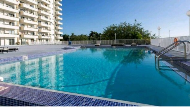 Outdoor pool - Awesome Place with Pool and Parking No.3 (North Bay Village)