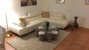Apartment | Living room - Awesome Place with Pool and Parking No.3 (North Bay Village)