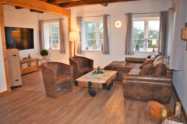 House (Ole Hof Incl. End Cleaning Fee 100€) | Living room | Flat-screen TV - Ferienhaus Ole Hof (Risum-Lindholm)