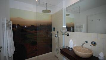 Dusche, Regendusche, kostenlose Toilettenartikel, Haartrockner