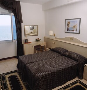 트리플룸, 바다 전망 | 미니바, 객실 내 금고, 유아용 침대, 침대 시트