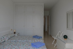 3 bedrooms, bed sheets